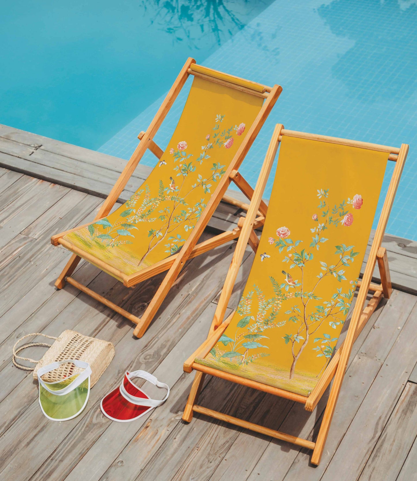 Deckchair with yellow fabric with floral pattern